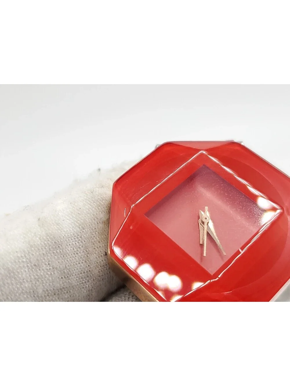 Kezzi Quartz Womens Watch New Battery Red 30mm